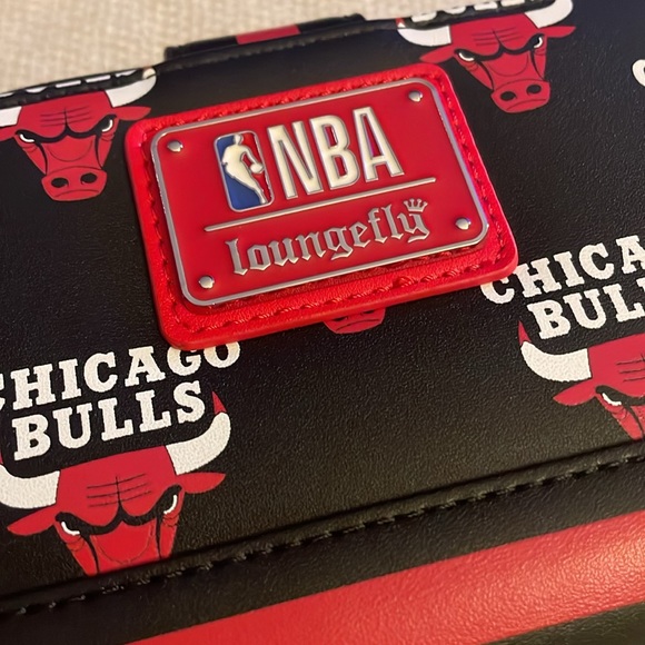 NWT Loungefly Chicago Bulls Long Wallet - Picture 3 of 8